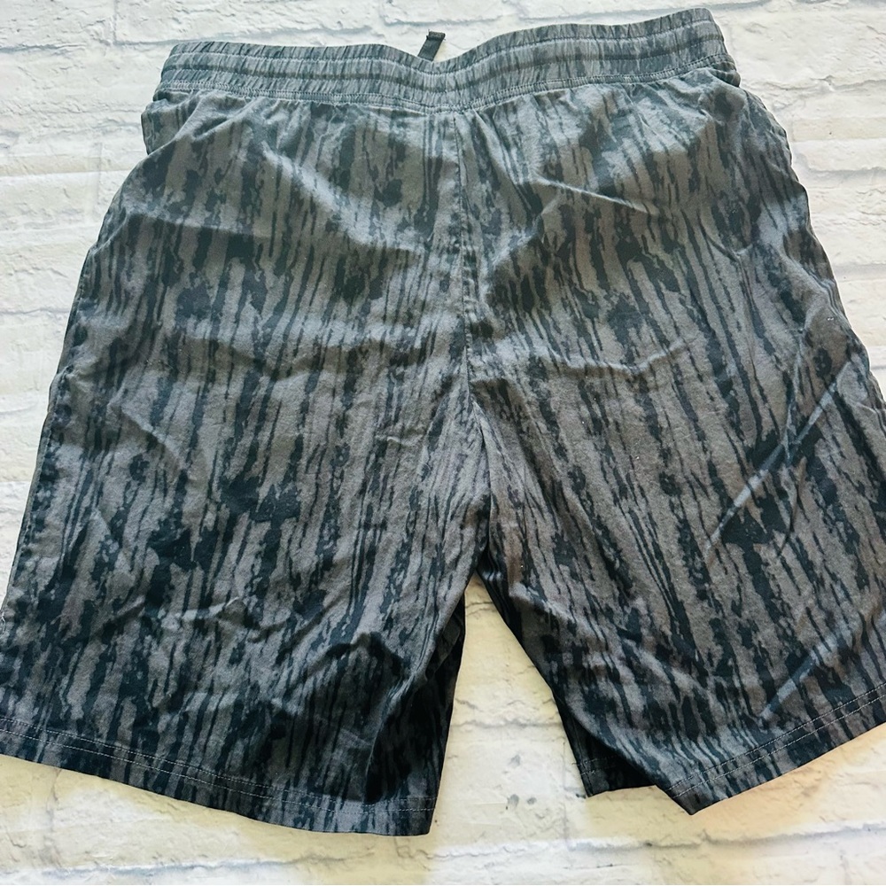 Disney Villains Shorts M | Gray & Black Woodgrain Drawstring Patch Detail - Picture 2 of 5